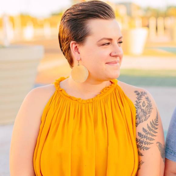 Meet your Posher, Tia - Picture 1 of 1